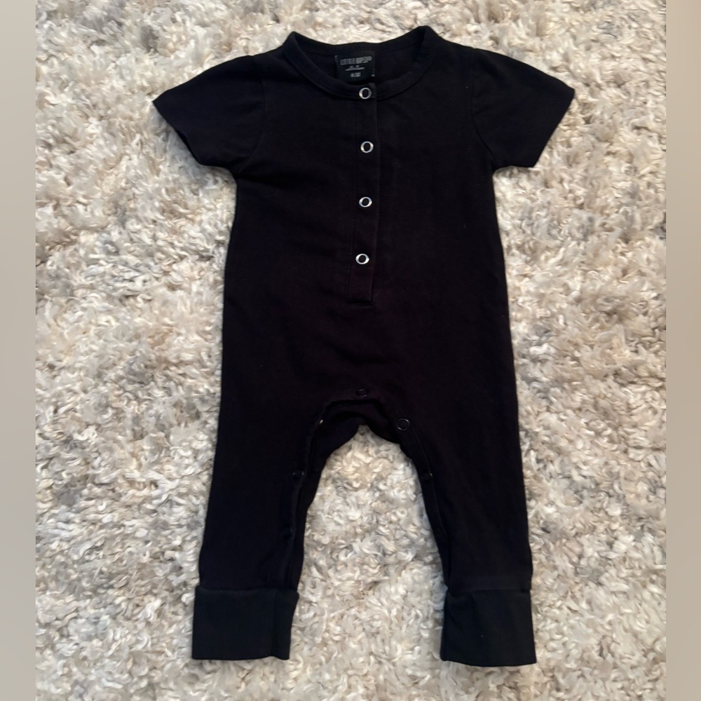 Little Bipsy Black Short-Sleeve Baby Romper - 0-3m